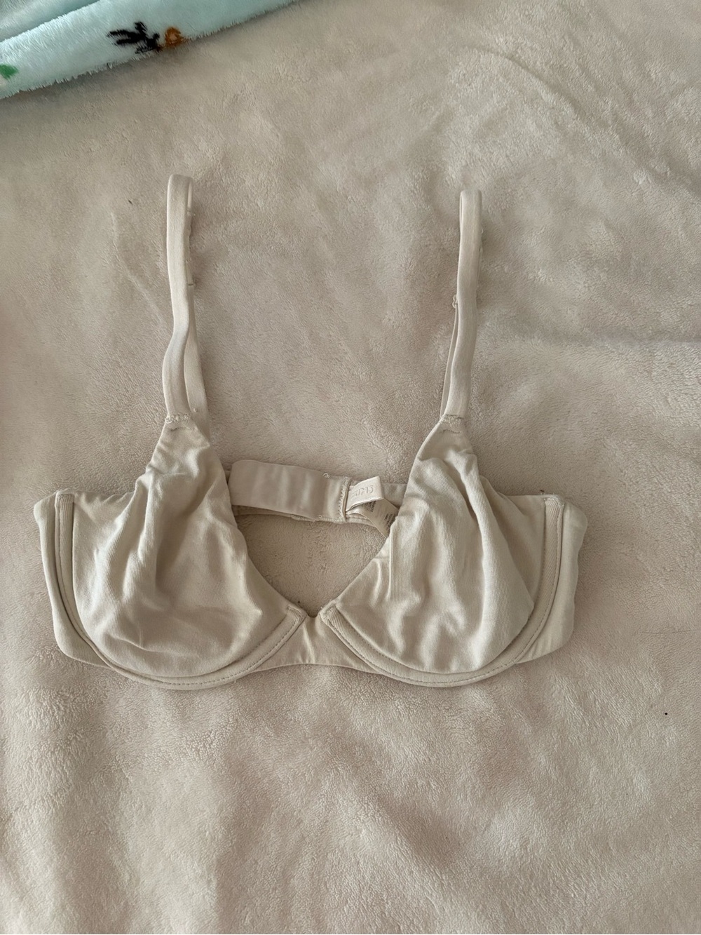 SKIMS Underwire Bra in Light Beige and Black